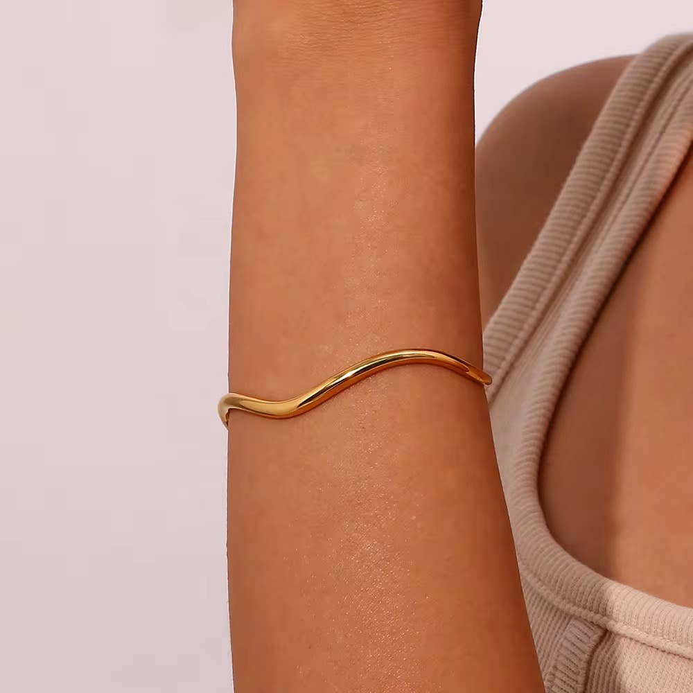 Sea Soul / Wavy Bangle : Gold