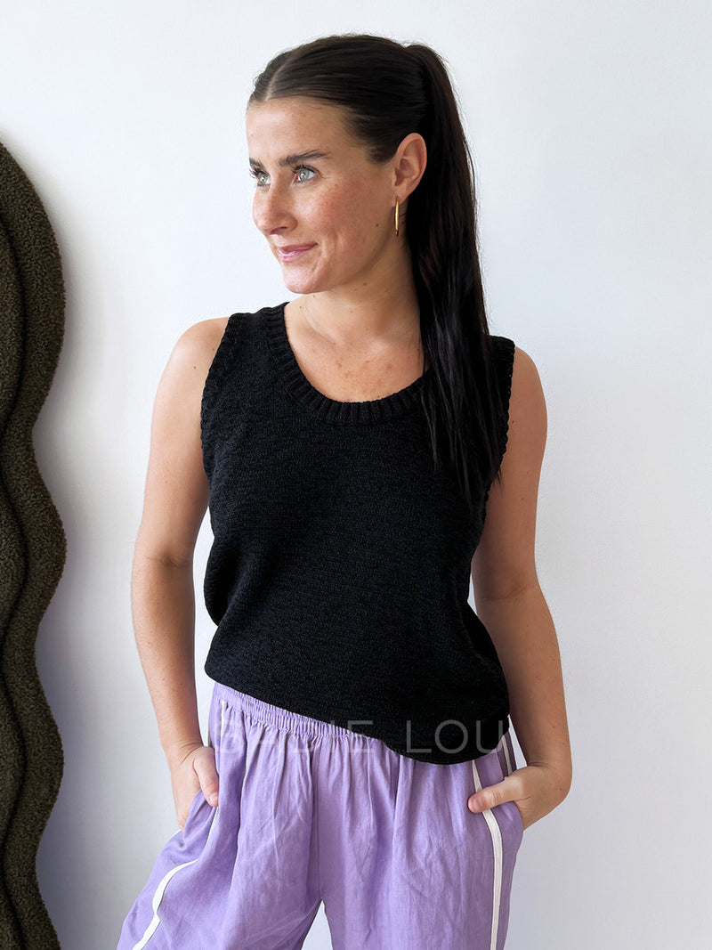 Little Lies / Scallop Hem Tank - Black