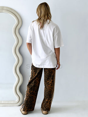 Maku / Her Mess Tee - White