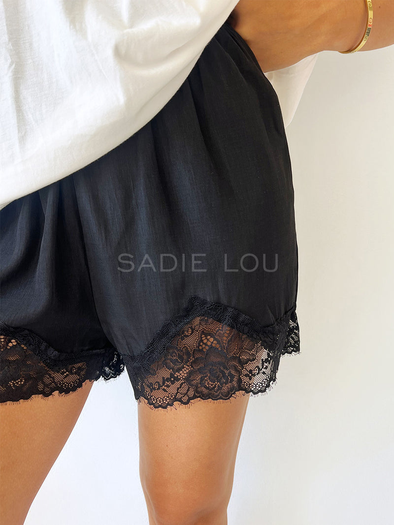 By Frankie / Lacey Short - Black