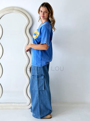 Maku / Light Blue Bow Acid Wash Tee