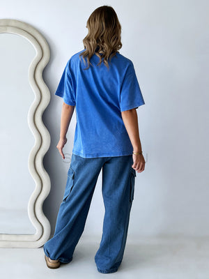 Maku / Light Blue Bow Acid Wash Tee