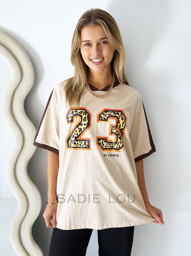 By Frankie / 23 Tee