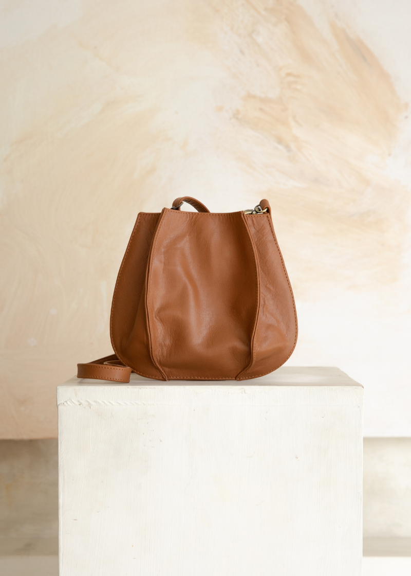 Vera Mina Crossbody // Tan